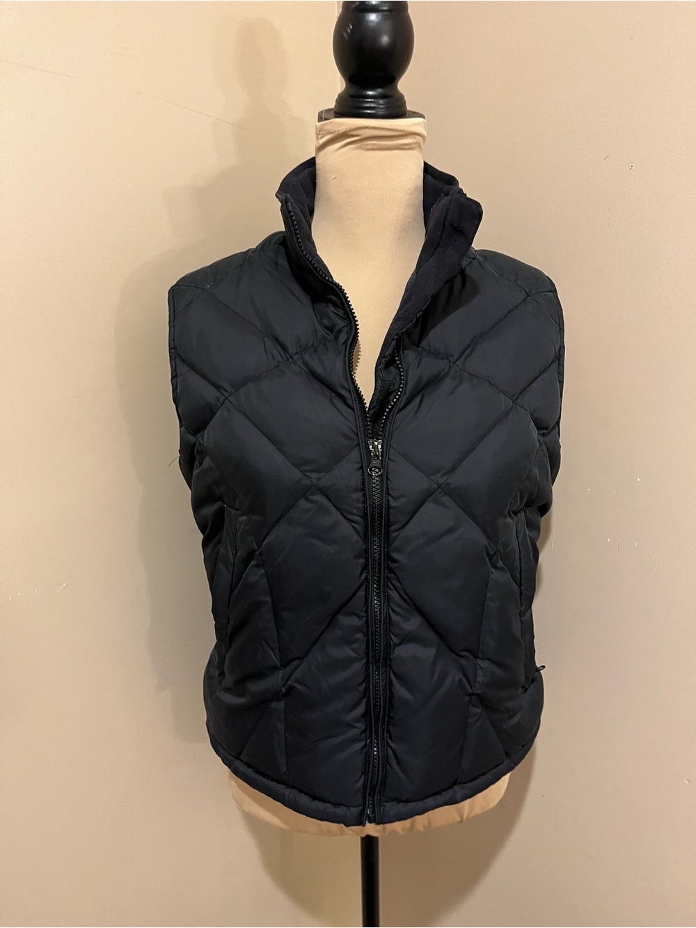 Cabela's Goose Down Black Quilted Diamond Puffer Vest, size Large